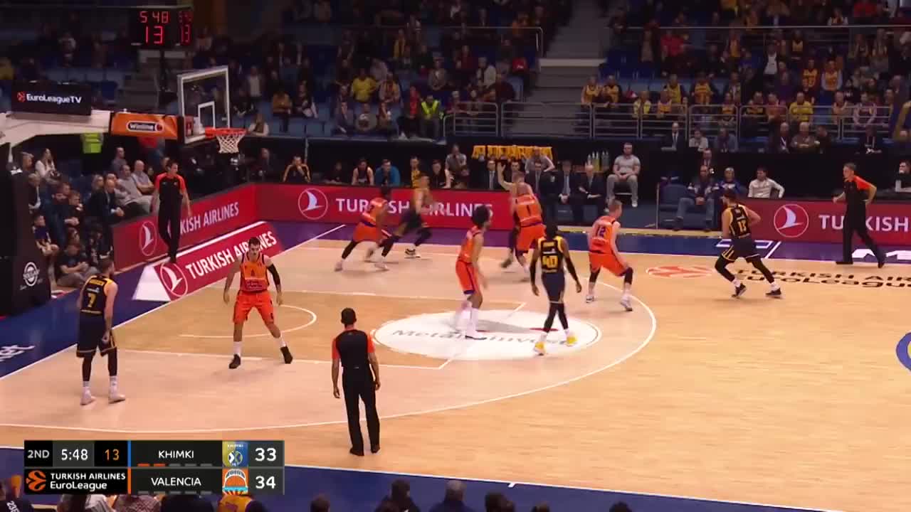 意媒：莱奥缺席米兰合练无缘出战萨索洛，弗法纳有望本轮复出（意媒：弗法纳有望本轮复出，莱奥因缺席米兰合练或无缘战萨索洛）