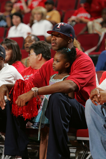 北青：向余望不参加冲超庆祝直奔U22，确认下赛季留在铜梁龙（北青：向余望缺席冲超庆祝赶赴U22，已确定下赛季继续效力铜梁龙）