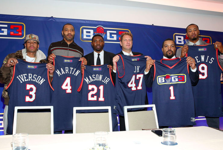 湖人詹姆斯关键三分锁定胜利（詹姆斯命中关键三分助湖人锁定胜局）