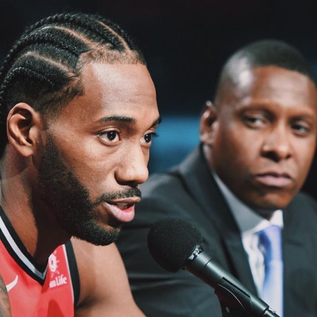 申京隔扣颜射亚当斯，后者按头锁喉遭申京“挑衅”：就扣你这混球（申京隔扣颜射亚当斯引爆冲突：被按头锁喉后回击挑衅“就扣你这混球”）